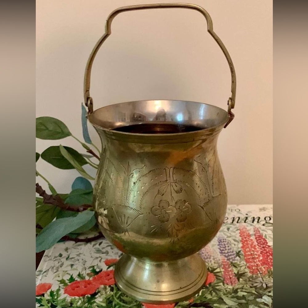 📌 Vintage Brass Bright Cut Engraved Holy Water Bucket - 19th Century